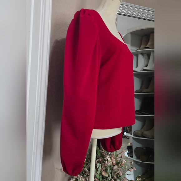 Red shirt with flowy sleeves - Picture 5 of 5